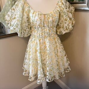 Fun flirty floral dress!